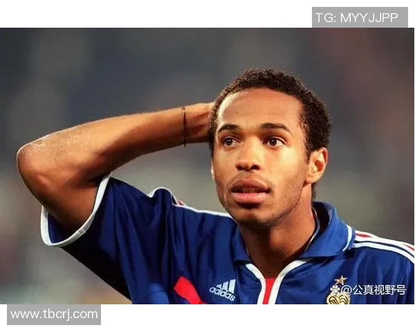 足球明星套盒图片展示全球顶级球员风采与激情的完美结合